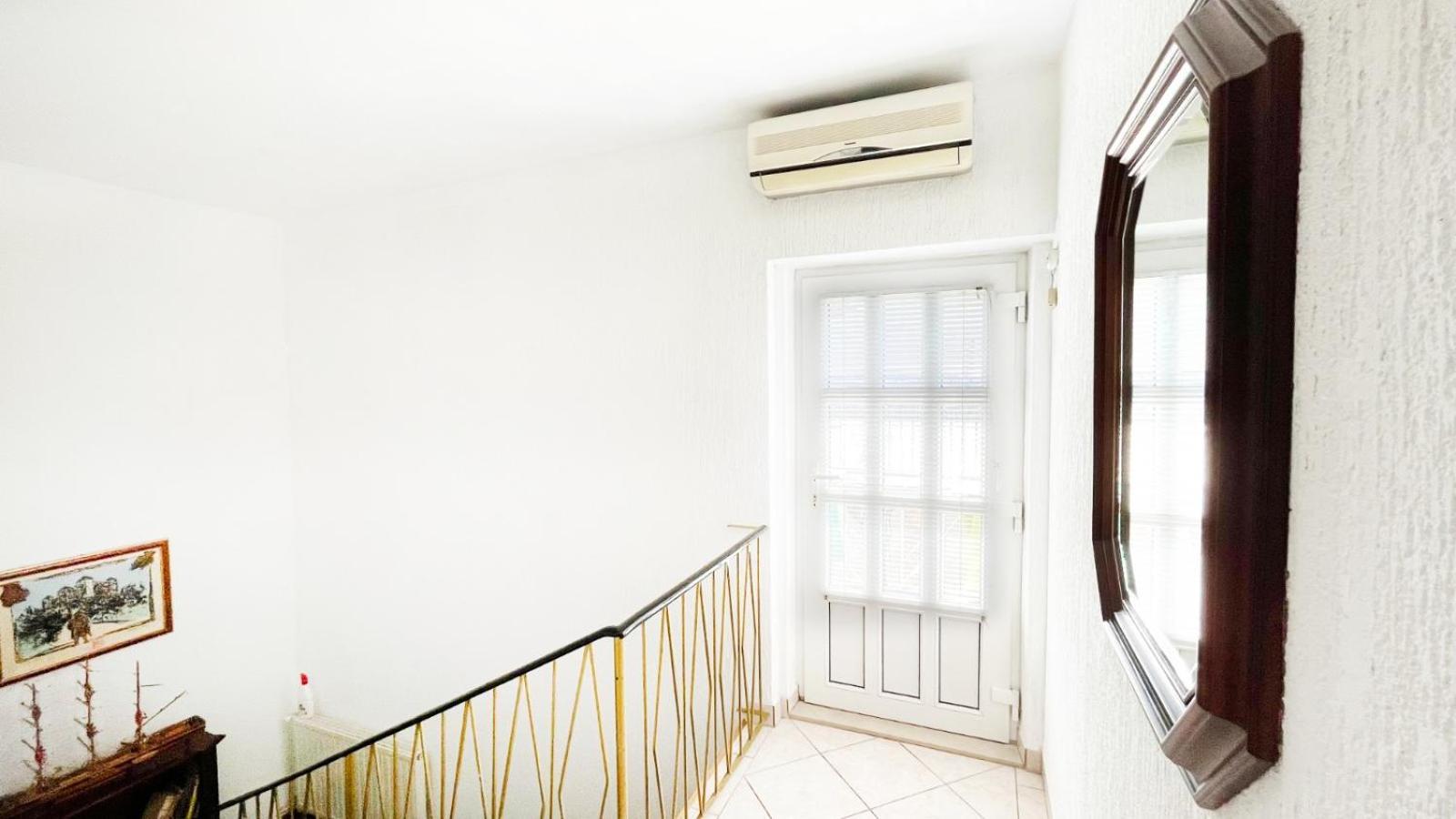 Vuke Apartments セニ エクステリア 写真