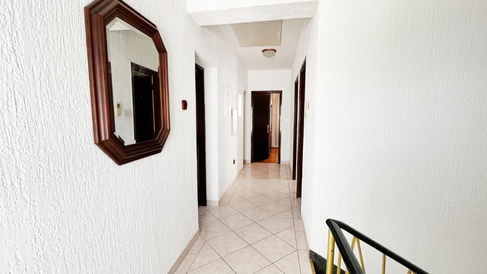 Vuke Apartments セニ エクステリア 写真